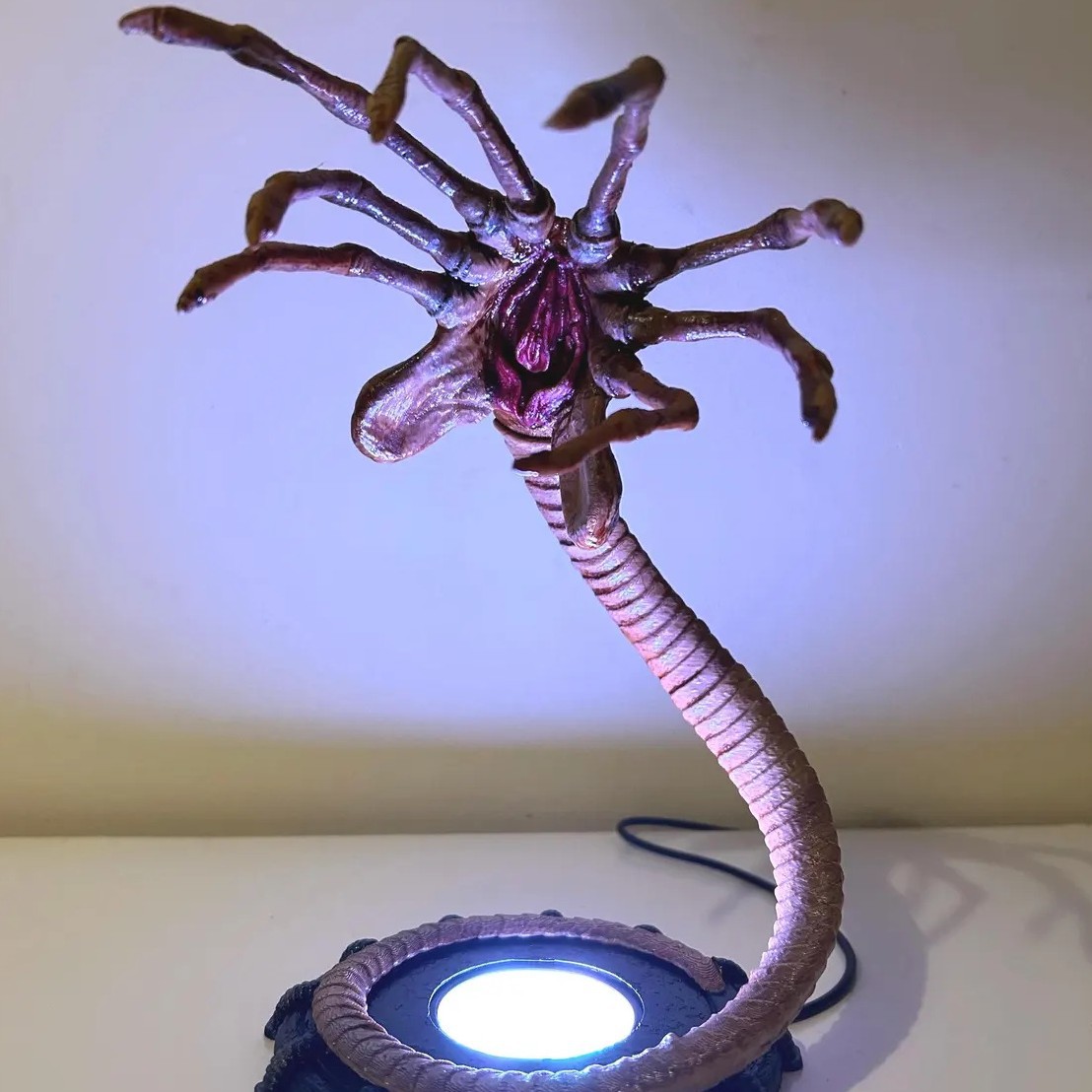 Alien Facehugger Lamp Nightlig - Home Decor Inspo avis et prix