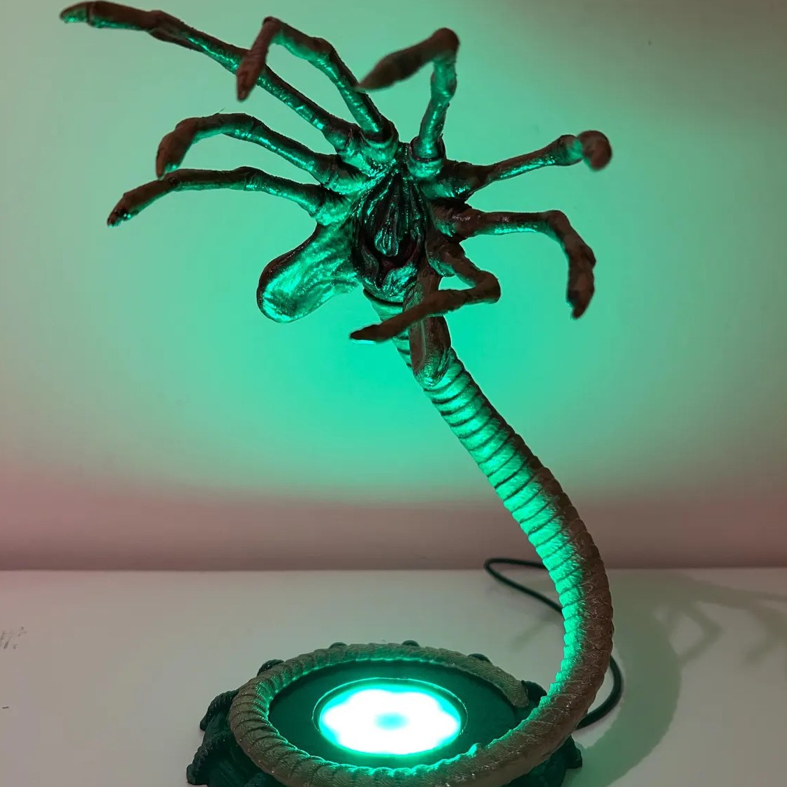 Alien Facehugger Lamp Nightlig - Home Decor Inspo avis et prix