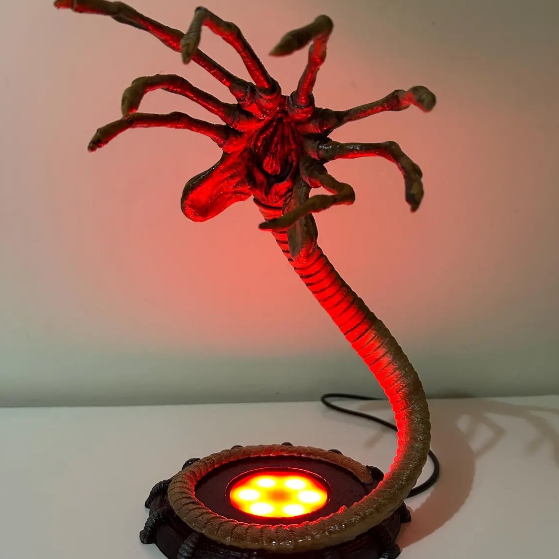 Alien Facehugger Lamp Nightlig - Home Decor Inspo avis et prix